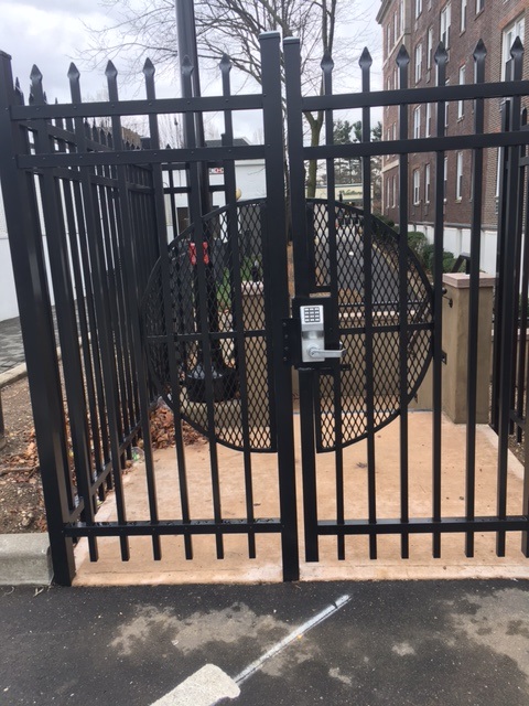 Professional Concealed Vertical Panic Exit Devices near ME New York in New York